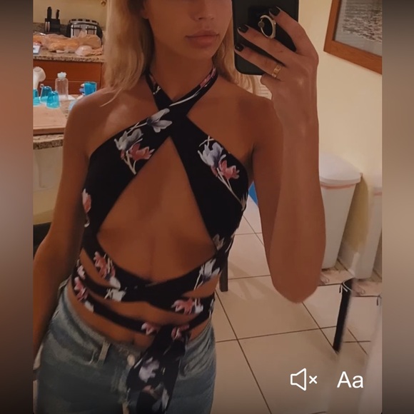 I.AM.GIA LIA WRAP TOP IN BLACK FLORAL - Picture 3 of 8